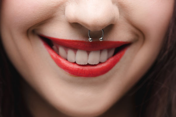 Kolczyk w nosie: septum