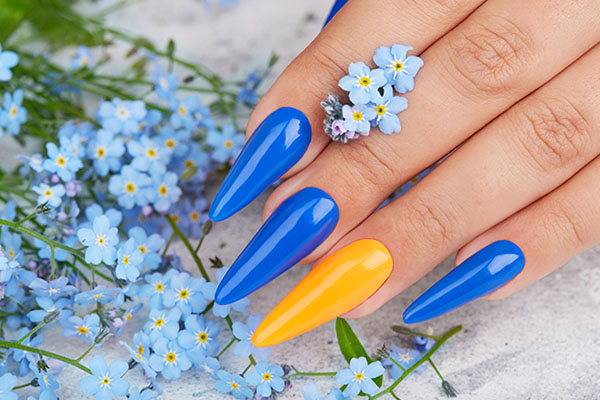 Manicure tytanowe - modnie wykonana stylizacja